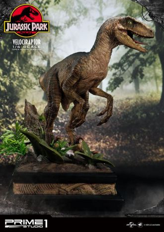 Jurassic Park Socha 1/6 Velociraptor 41 cm