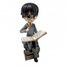 Harry Potter Socha Harry and the Pile of Spell Book 21 cm